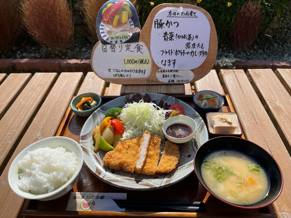 おはようございます本日11月25日の定食出来ましたピーナッツ豆腐は限定になります?