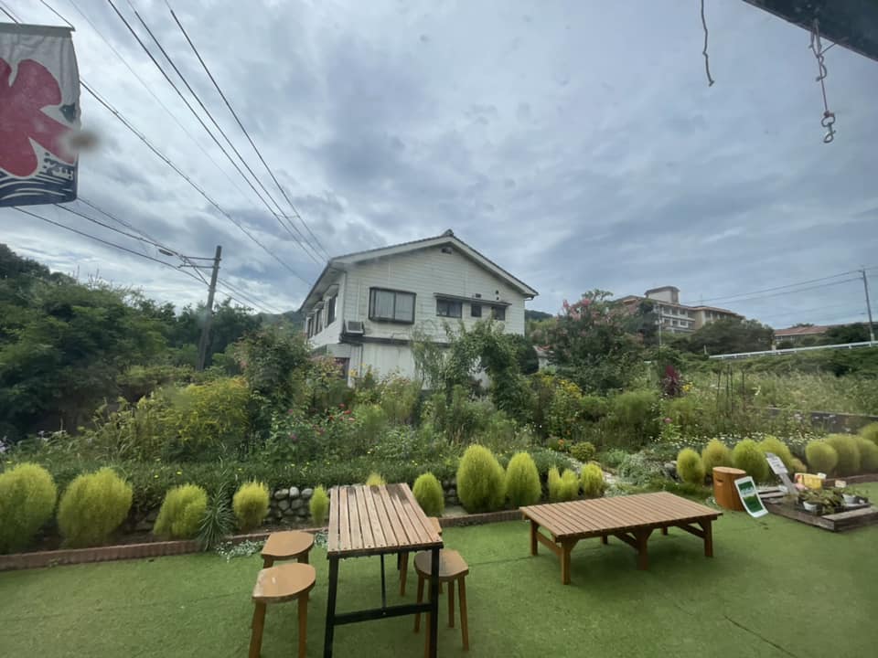 おはようございます?​いつもありがとうございます​台風は温帯低気圧になったようですね?​一安心ですね​​​​晴れ間がのぞく神島から​本日のお品書きをお届けです。