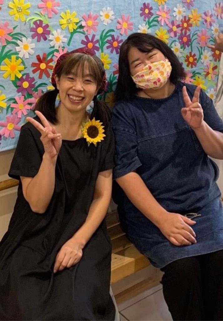 明日11月28日いつも仲良しくりきんとんさんがいとう家の縁側でコンサートを開催致しますバイオリン、フルートの音色が聴こえる中仕事が出来る、幸せを感じる店長?様々なリクエストに応えてくれるくりきんとんはぁありがたい事ですくりきんとんさん?明日はよろしくお願い致します?